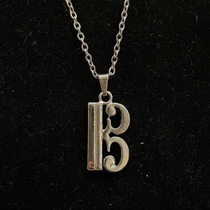 🌸 5 for $25 // Music symbol - alto tenor “B” necklace NWOT